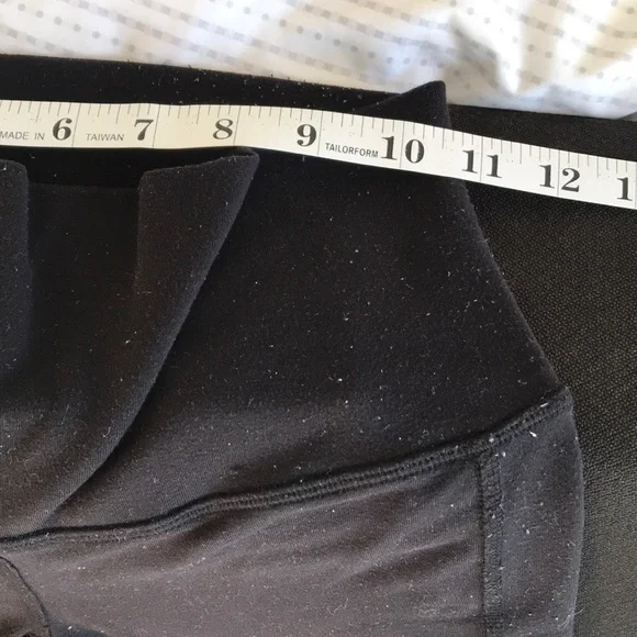 ALO YOGA Black Moto Leggings Size Small - Picture 6 of 12